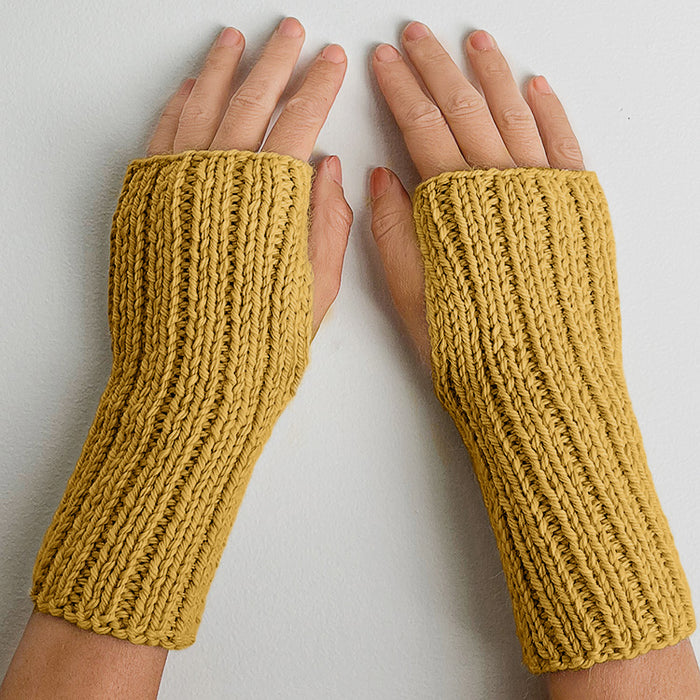 DIGITAL KNITTING PATTERN : WANDERLUST WRIST WARMERS