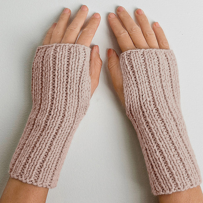 DIGITAL KNITTING PATTERN : WANDERLUST WRIST WARMERS